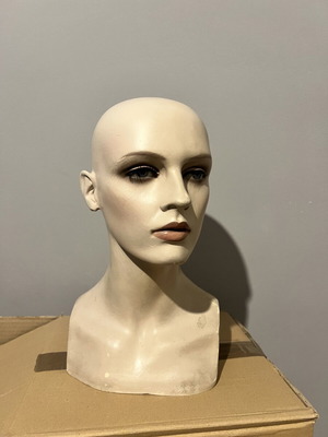 Female Mannequin Head vintage realistic like new for display or decoration