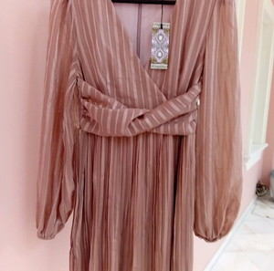 boohoo γυναικείο φόρεμα καινούριο σε νούμερο small