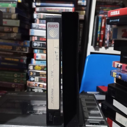 Home Video Cassette like new, 1994 TV show with Marinella