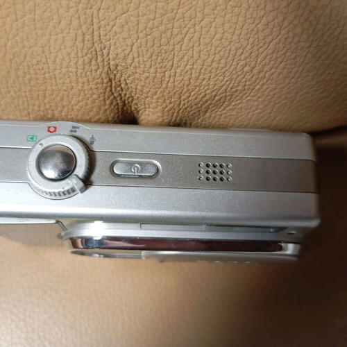 BenQ DC 3410 digital camera used retro model