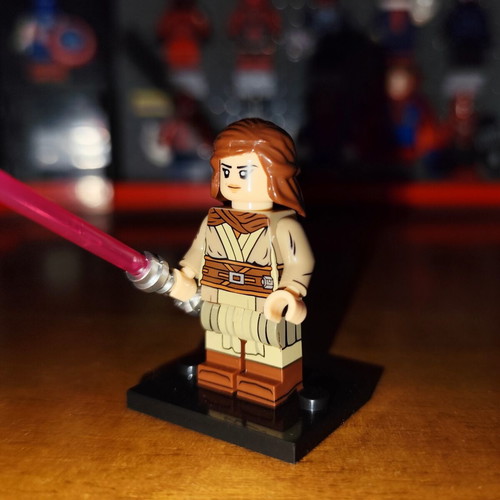 Jaina Solo φιγούρα Star Wars σαν καινούργιο με βάση και φούξια lightsaber