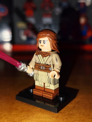 Jaina Solo φιγούρα Star Wars σαν καινούργιο με βάση και φούξια lightsaber