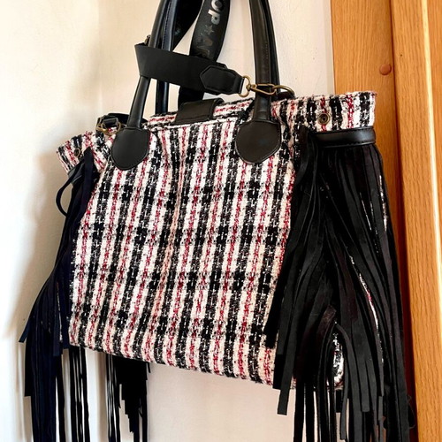 Shop Art shoulder bag new with fringes and tweed design