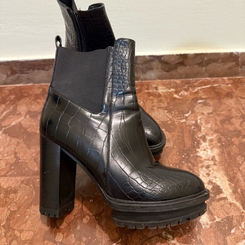 Keep Fred women's ankle boots with heel and crocodile effect like new