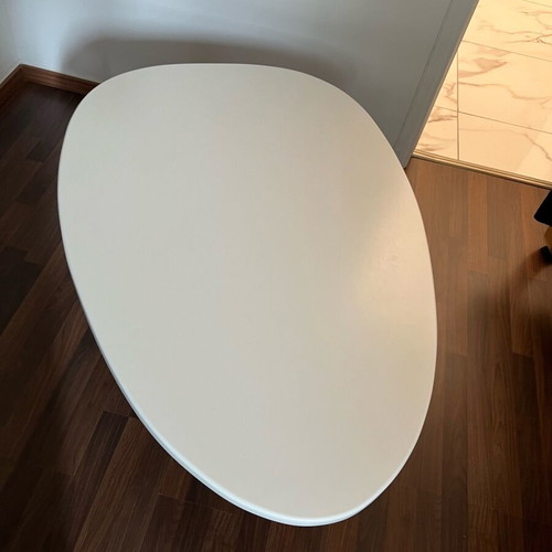 Modern coffee table like new, oak and lacquer, oval shape