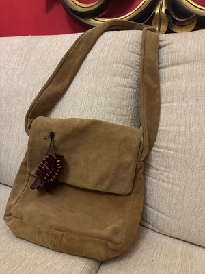 Suede shoulder bag used, earth tan color