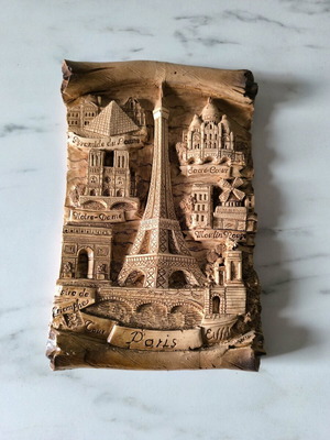 Decorative ceramic from Paris like new with embossed landmarks
