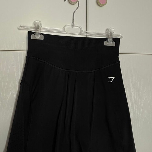 Skort Gymshark black sports skirt with built-in shorts like new