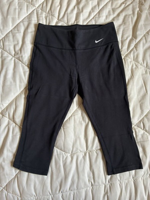 Nike Dri-FIT Black Capri Leggings Small like new