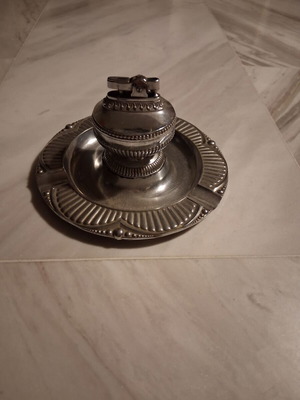 Plastic ashtray with lighter base