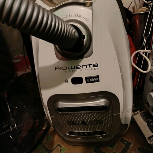 Vacuum cleaner slightly used