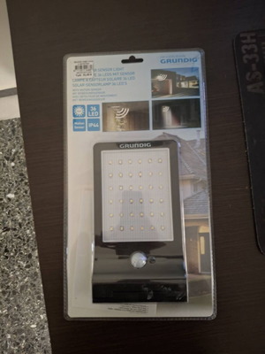 Grundig Led επιτοίχιο ηλιακό φωτιστικό με αισθητήρα κίνησης και φωτοκύτταρο καινούργιο