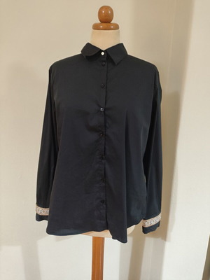 Mos Mosh черна риза L/XL като нова с бродирани ръкави