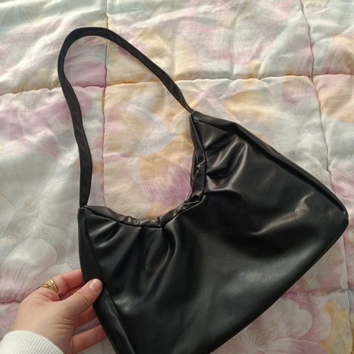 Black shoulder bag like new, perfect for everyday use