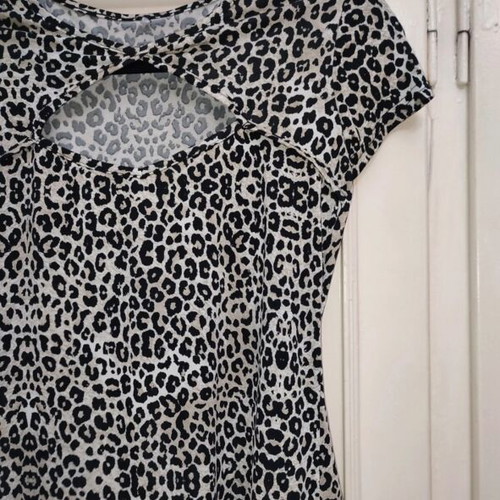 T-shirt with leopard print and chest cut-out, like new, one size