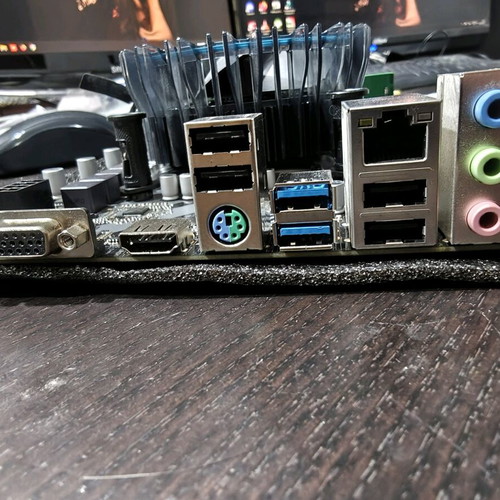 Motherboard ASRock H610M-HVS/M.2 with Intel Core i5-12400 and 16GB DDR4 RAM used