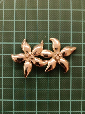 Brooch used, silver flower design