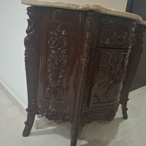 Console with mirror like new, marble top, carved floral details