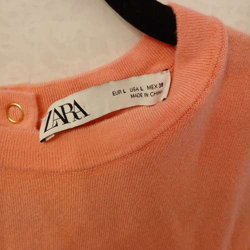 Zara sleeveless knit vest size L like new, peach color