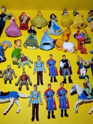 Disney Kinder φιγούρες μεταχειρισμένες, πακέτο 32 για διακόσμηση τούρτας