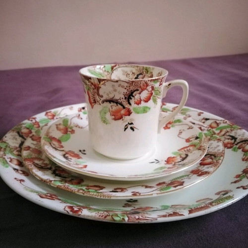Collectible tea set four pieces fine English porcelain like new