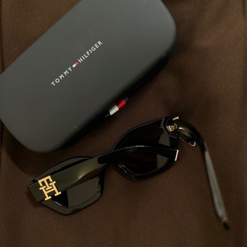 Tommy Hilfiger sunglasses new, black