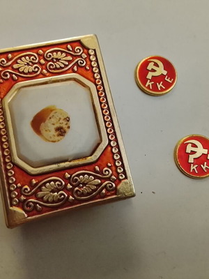 Vintage μεταλλική θήκη για σπιρτόκουτο με σμάλτο ΚΚΕ μεταχειρισμένη