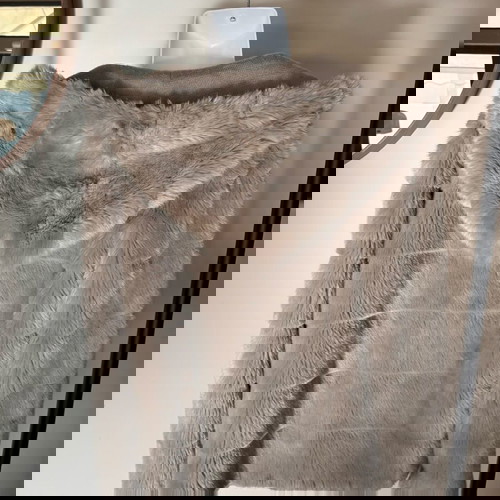 Κοντό παλτό από συνθετική γούνα BSB No 40 σαν καινούργιο, μπεζ