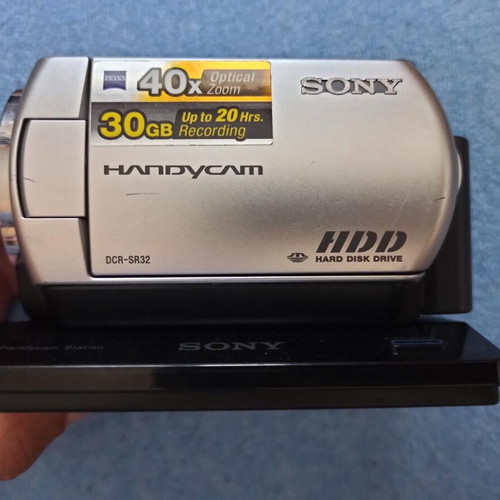 Sony Handycam DCR-SR32 with original docking station, 30GB HDD, Carl Zeiss lens, vintage Y2K
