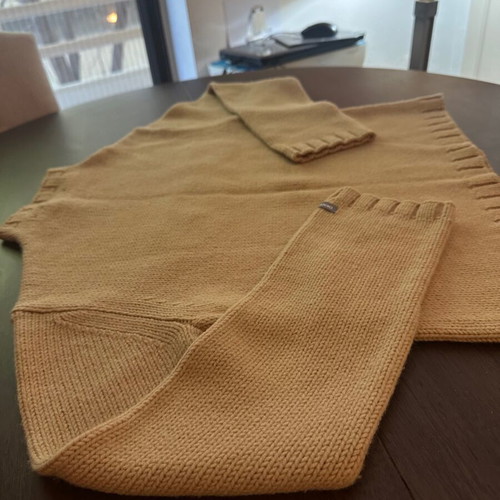 DKNY Jeans M beige thick knit sweater