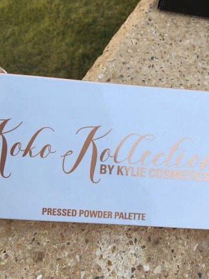 Kylie Cosmetics Koko Kollection παλέτα ρουζ και highlights ολοκαίνουργια