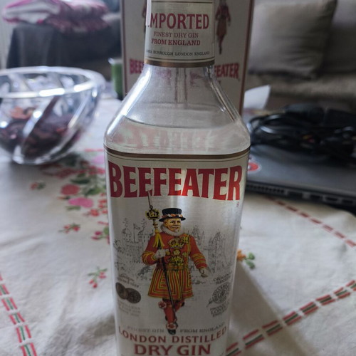 Vintage Gin Collection used, 4x Beefeater 47% & 2x Gordon's Yellow Label