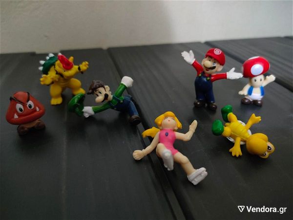  8 figoures Super Mario Bros gia tourta