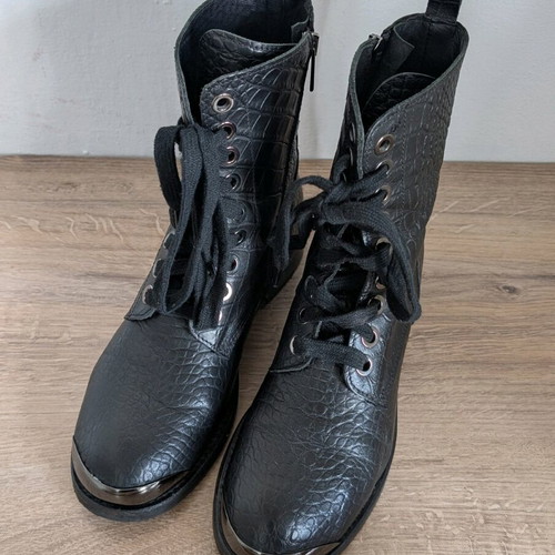 Pinko leather boots size 38 like new, black