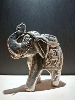 Ръчно изработен етнически слон нов декоративен с релефни метални листа