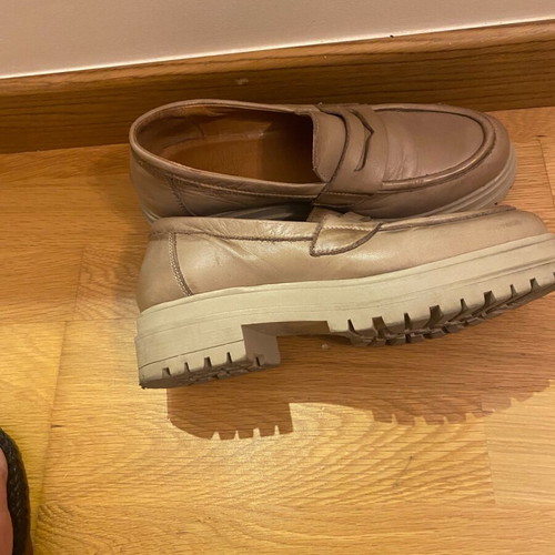 VP women's shoes beige size 38 like new