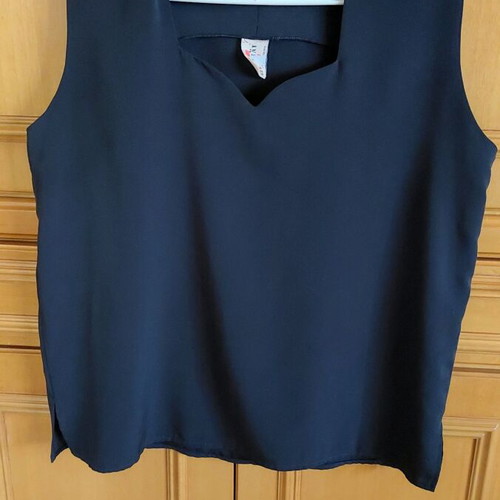 Black blouse like new, one size, breathable fabric