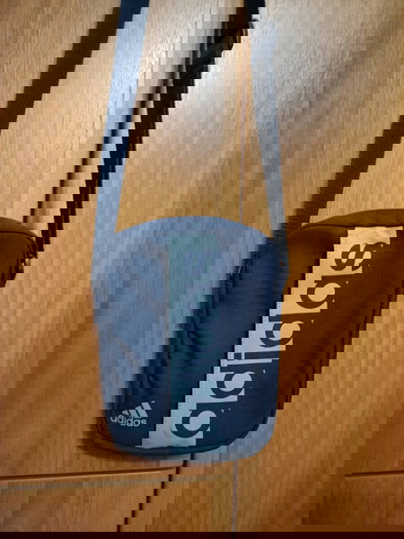 Τσαντάκι Adidas Performance.