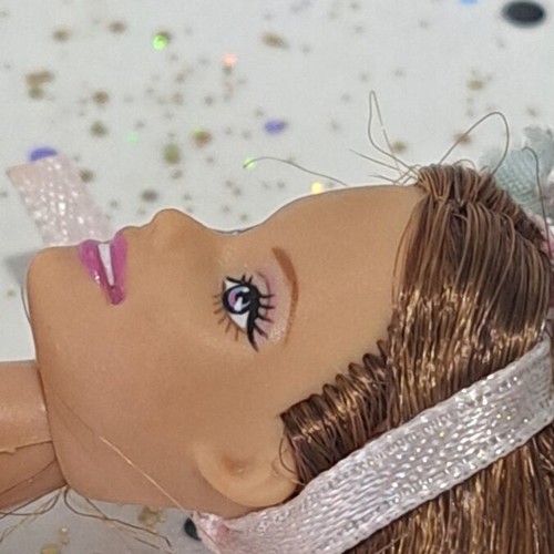 Barbie Erika Mini Kingdom doll like new, incomplete with flaws