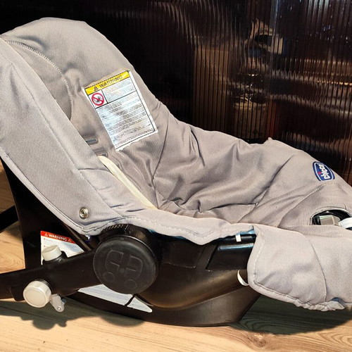 Chicco baby car seat used 0–13kg