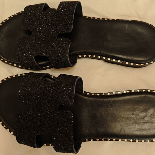 Women's black leather sandals like new
