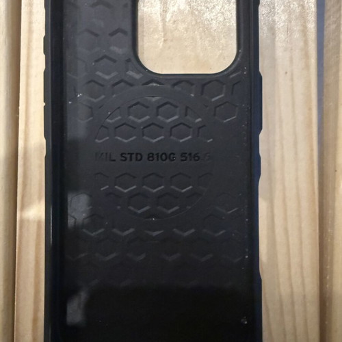 UAG Metropolis LT Magsafe Kevlar Black iPhone 16 Pro case like new