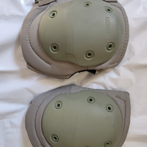 Blackhawk knee pads like new