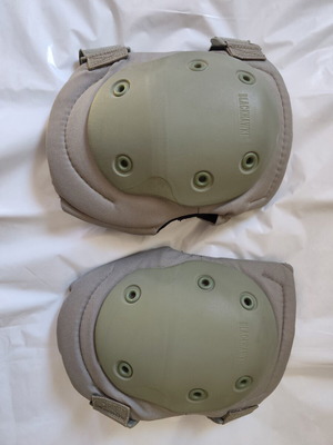 Blackhawk knee pads like new