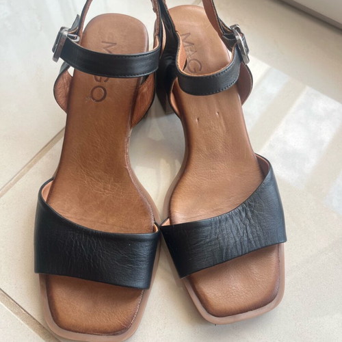 MAGO women's sandals no 38 black like new
