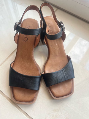 MAGO women's sandals no 38 black like new