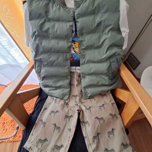 Package with 1 Zara vest 8-9 years, 1 new Orchestra shorts and 1 free t-shirt