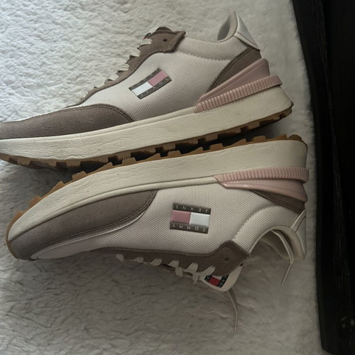 Tommy Jeans sneakers used with small cleanable mark, size 39, beige brown