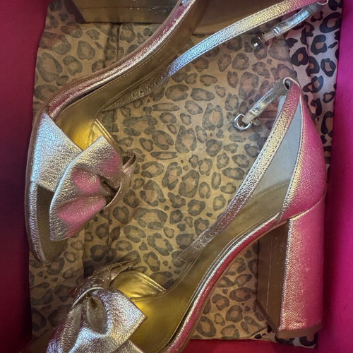 Marc Fisher golden sandals with bow like new