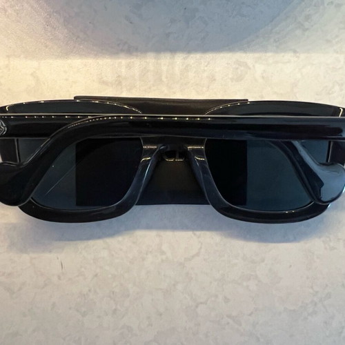 Moncler unisex sunglasses like new, black